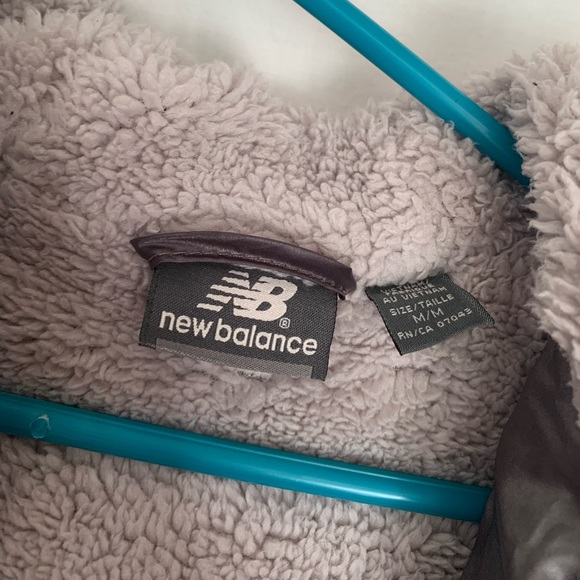 New Balance | Sherpa Lined Hooded Puffer Jacket - Medium - Picture 3 of 6
